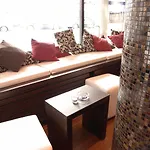 蒂伦广场城市酒店